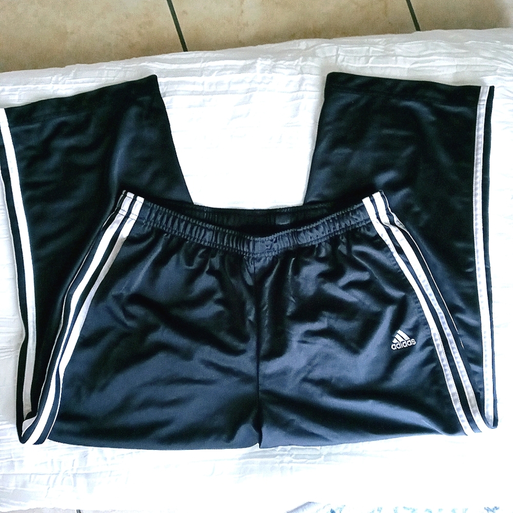 🍀Adidas Cropped/Ankle Black Joggers (L)